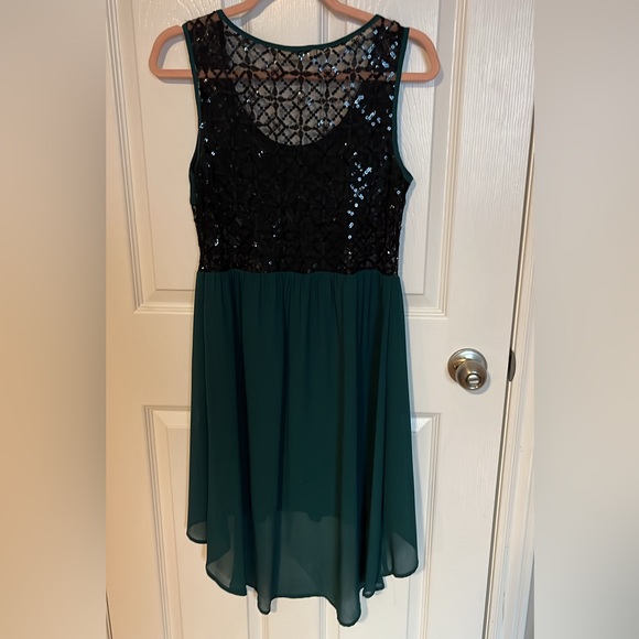 Stunning Dress with Sequins - Picture 2 of 2
